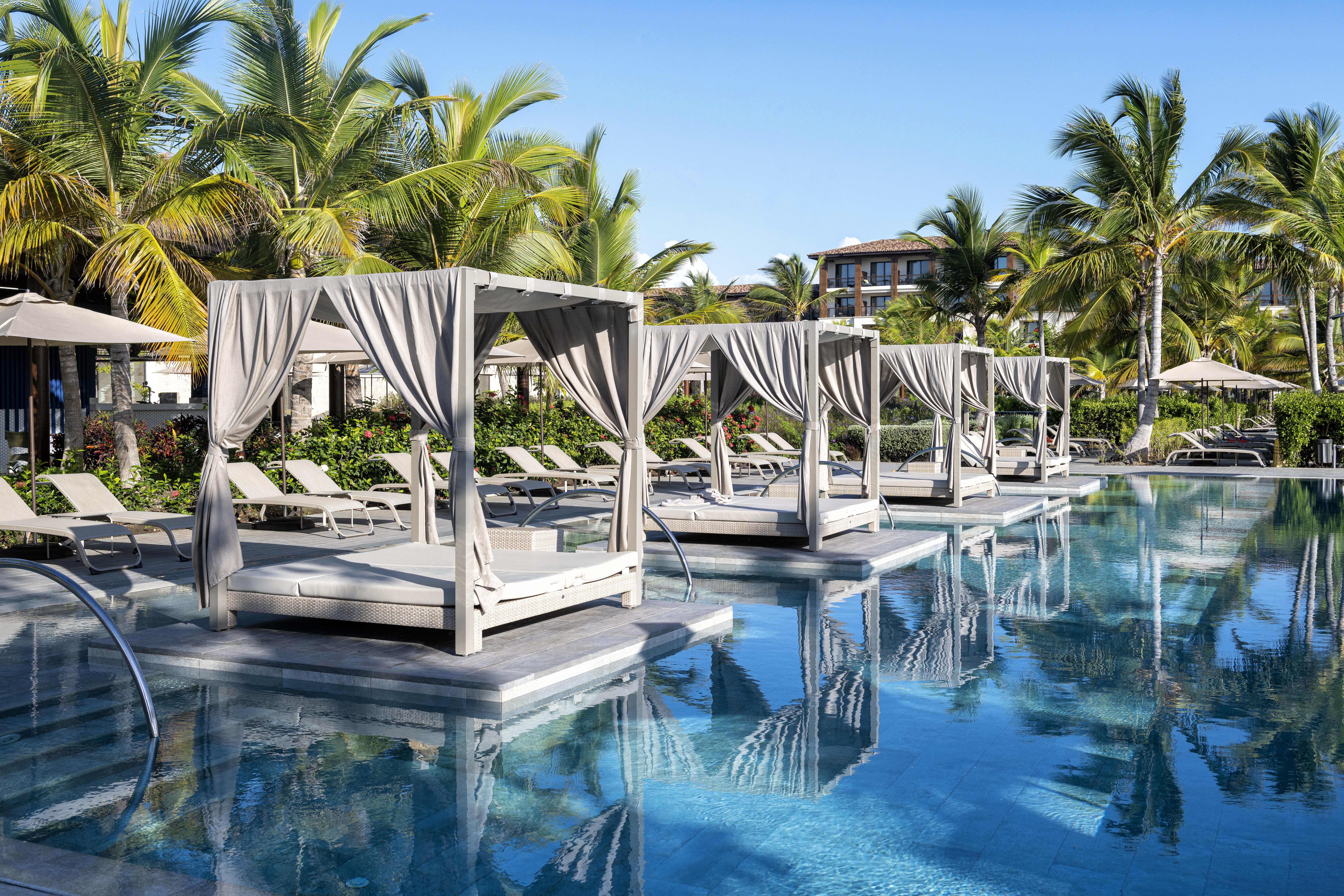 Lopesan Costa Bavaro Resort, Spa & Casino Punta Cana Dış mekan fotoğraf The pool at the Four Seasons Resort Punta Cana