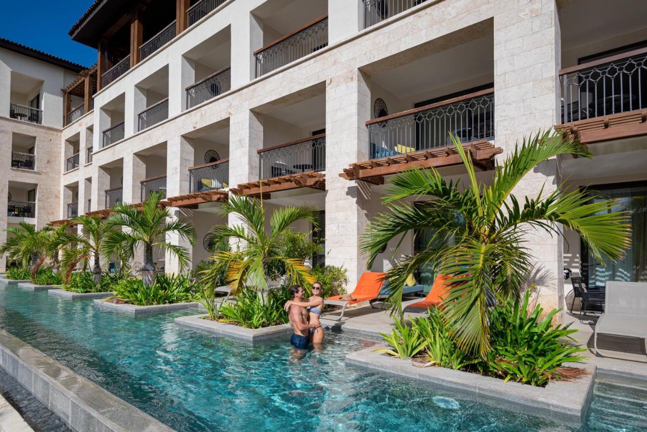 Lopesan Costa Bavaro Resort, Spa & Casino Punta Cana Dış mekan fotoğraf A swim-up room at Sandals South Coast
