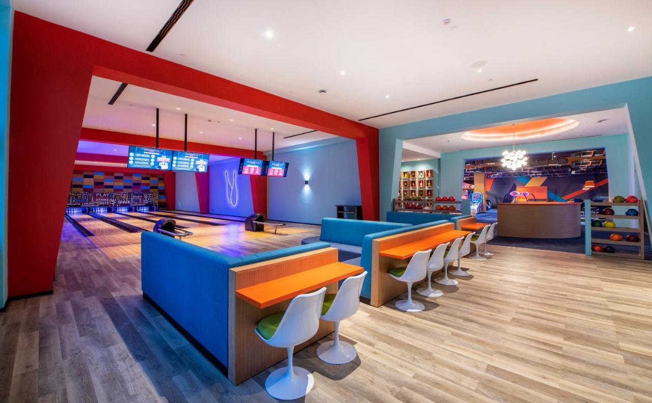 Lopesan Costa Bavaro Resort, Spa & Casino Punta Cana Dış mekan fotoğraf The bowling alley at the 2016 Main Event