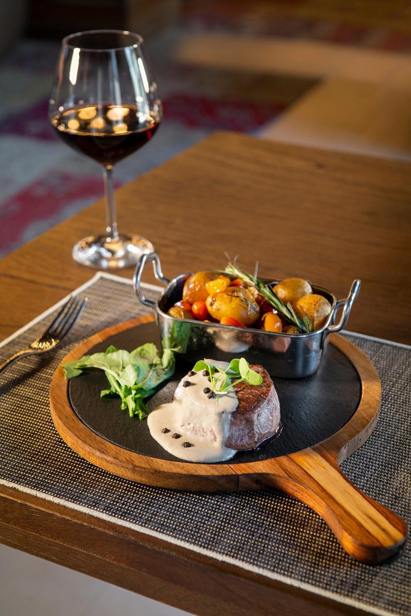 Lopesan Costa Bavaro Resort, Spa & Casino Punta Cana Dış mekan fotoğraf A steak and vegetables